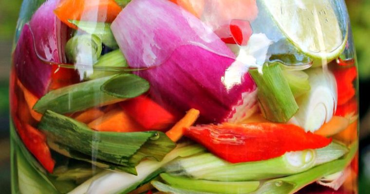 Sursøde grøntsager på glas